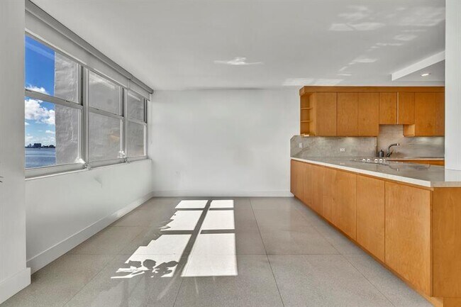Building Photo - 11930 N Bayshore Dr