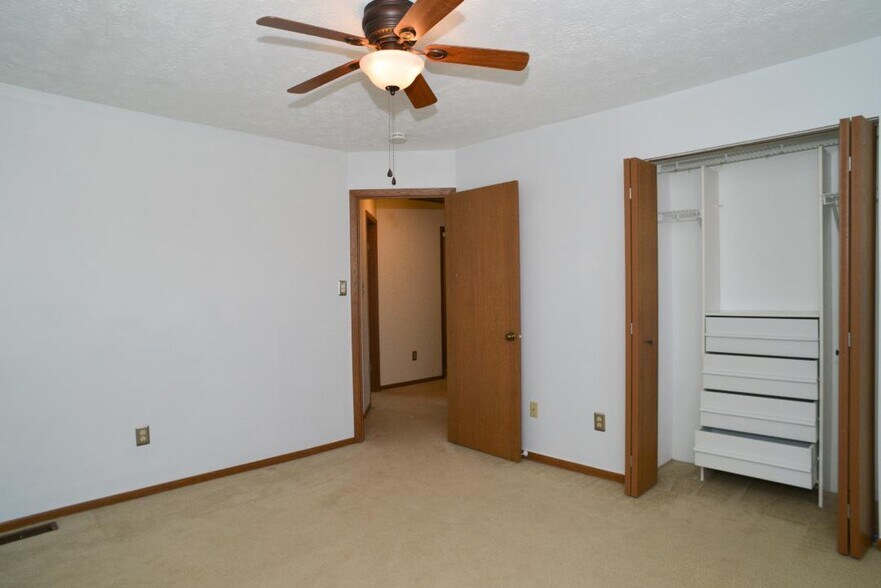 Bedroom 2 - 152 Villa Dr