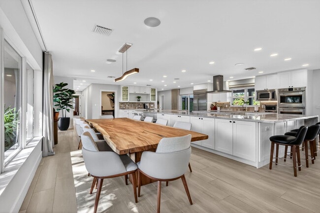 Building Photo - 937 SW 34th Ct