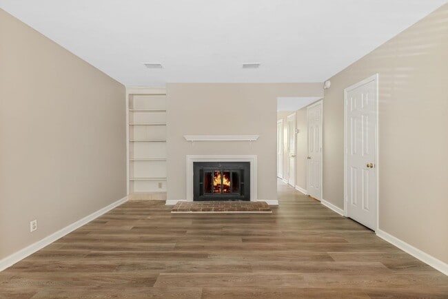 Building Photo - Convenient Brentwood Condo