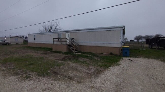 Building Photo - 3 Bedroom with 2 Baths on Large Fenced Lot