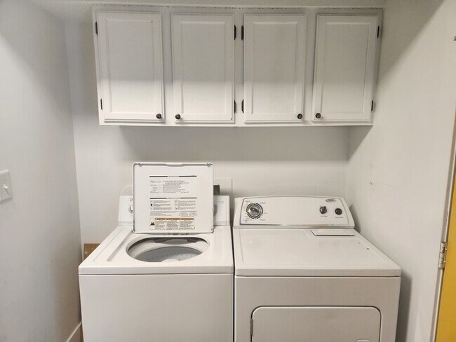 Building Photo - 604 Broad St