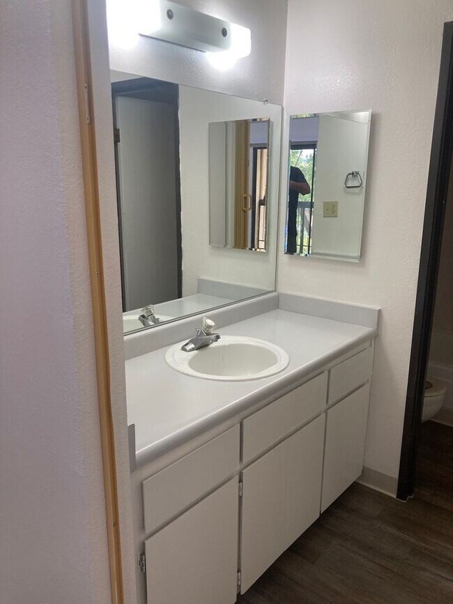 Building Photo - Great Studio unit and great location!