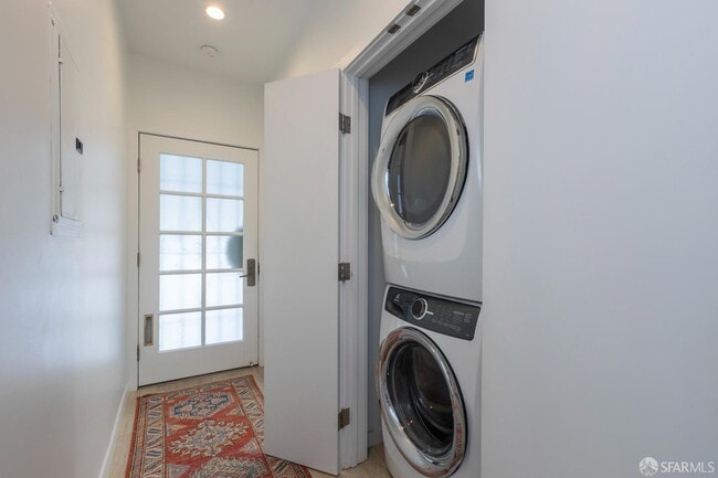 Building Photo - 449 Gates St