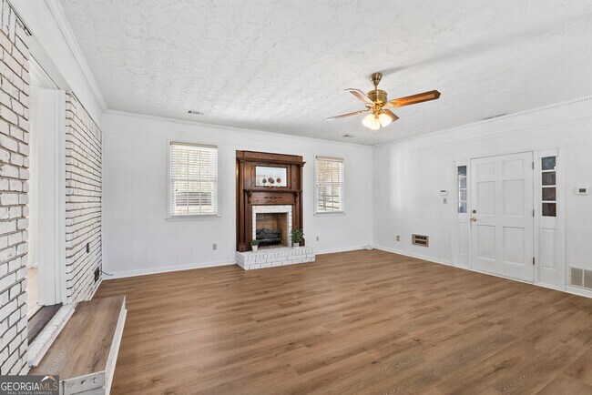 Building Photo - 4205 S Hurt Rd SW