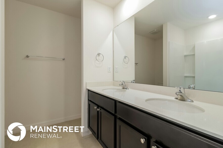 Building Photo - 35637 Rose Moss Ave