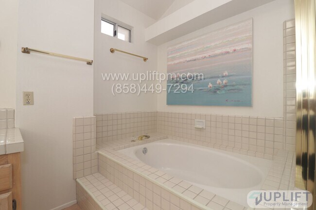 Building Photo - 3 Bed, 2 Bath Single Story Home