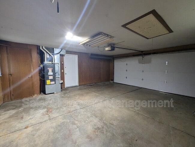 Building Photo - 4130 Thorton Dr