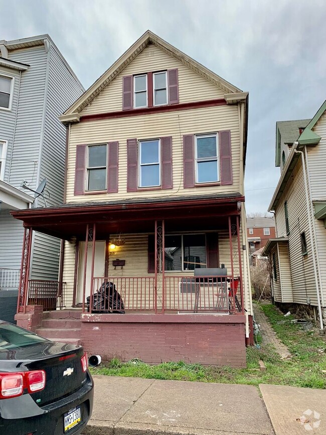 Building Photo - 4 Bed/ 2 Bath Large House in East Pittsburgh