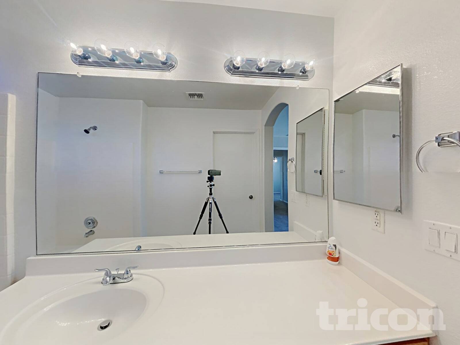 Building Photo - 2810 S 65th Ave