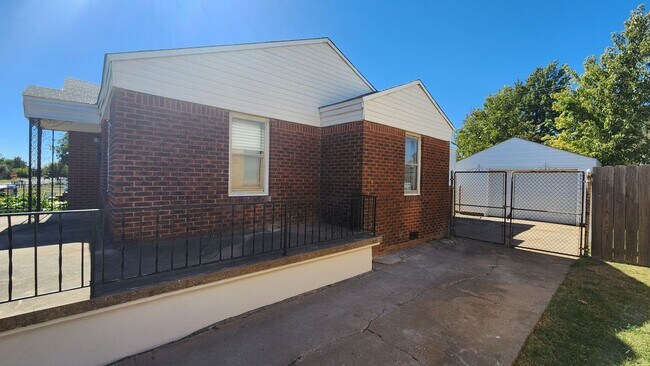 Building Photo - 3 Bedroom 1 Bath Home in Great Neighborhood!