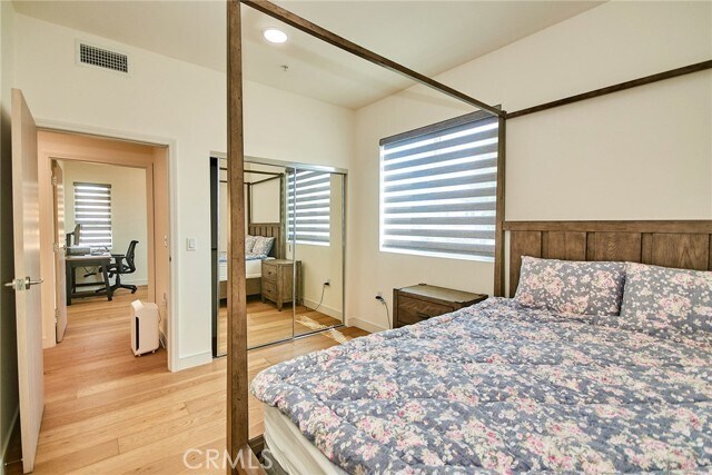 Building Photo - 820 S Wilton Pl