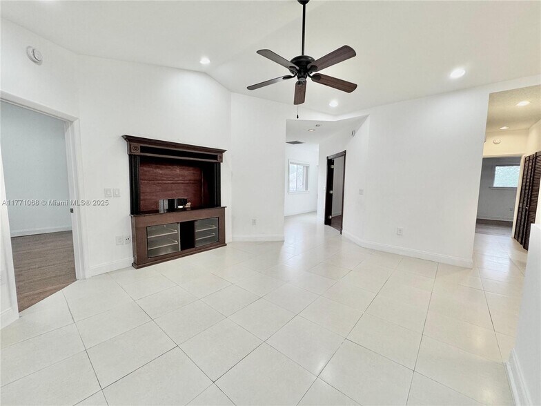 Building Photo - 16320 Malibu Dr