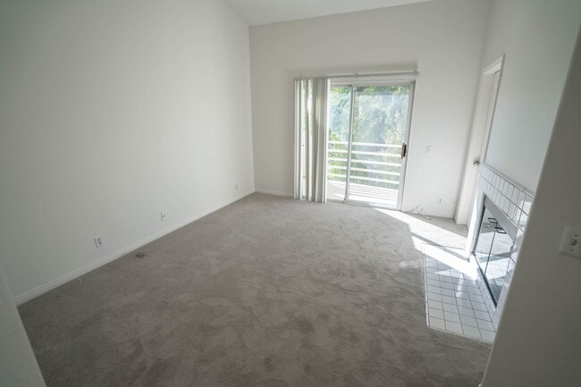 Building Photo - Charming 3-Bedroom Townhome with Dual Fireplaces and Pool Access in Stevenson Ranch!