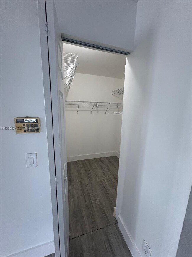 Building Photo - 1499 Presidio Dr