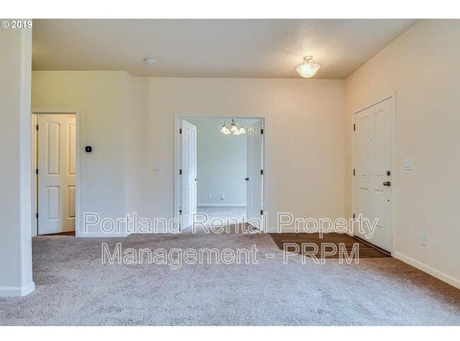 Building Photo - 5113 SE Lone Oak St