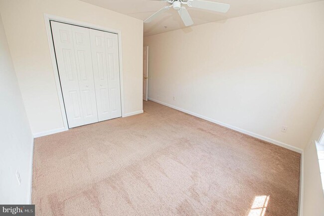 Building Photo - 420 Parkview Ct