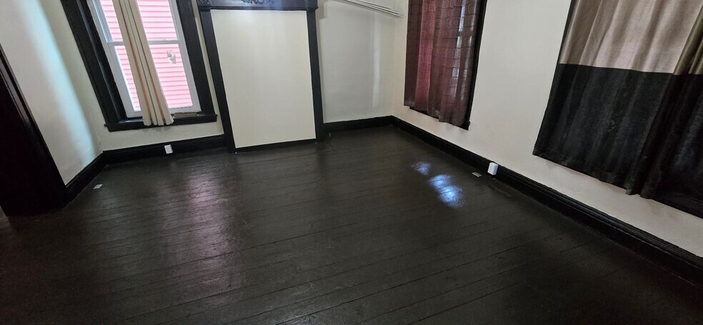 Building Photo - 313 S Penn St