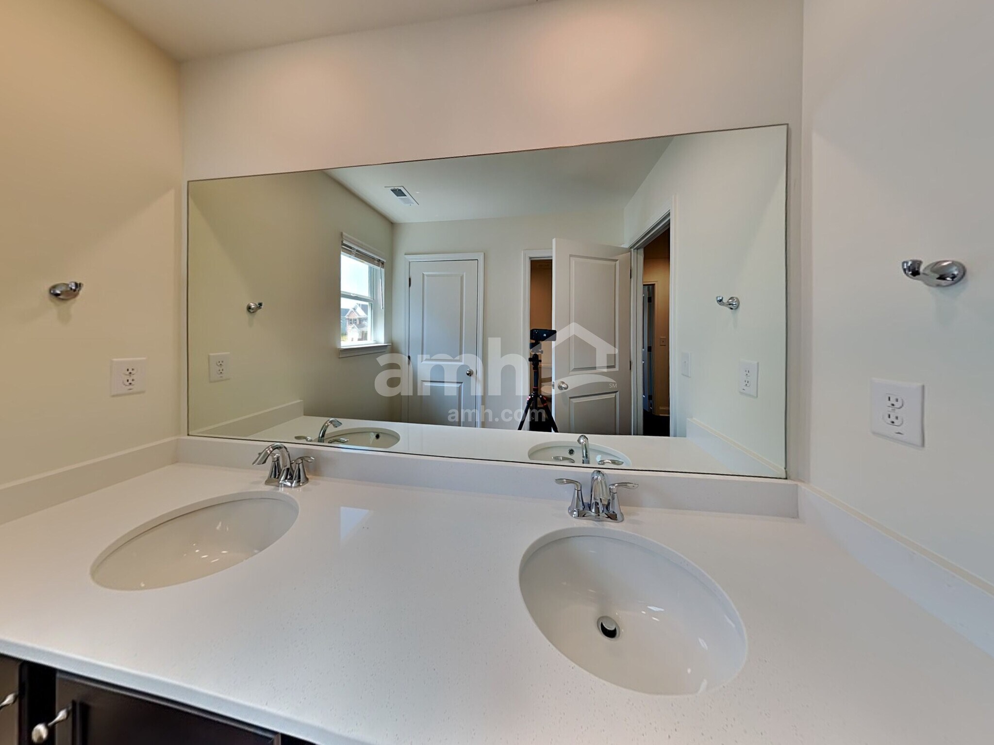 Building Photo - 639 Carnaby Ln