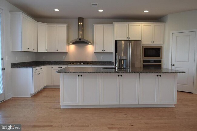 Building Photo - 23079 Sullivans Cove Sq