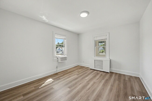 Building Photo - 15 Whitmore Ln