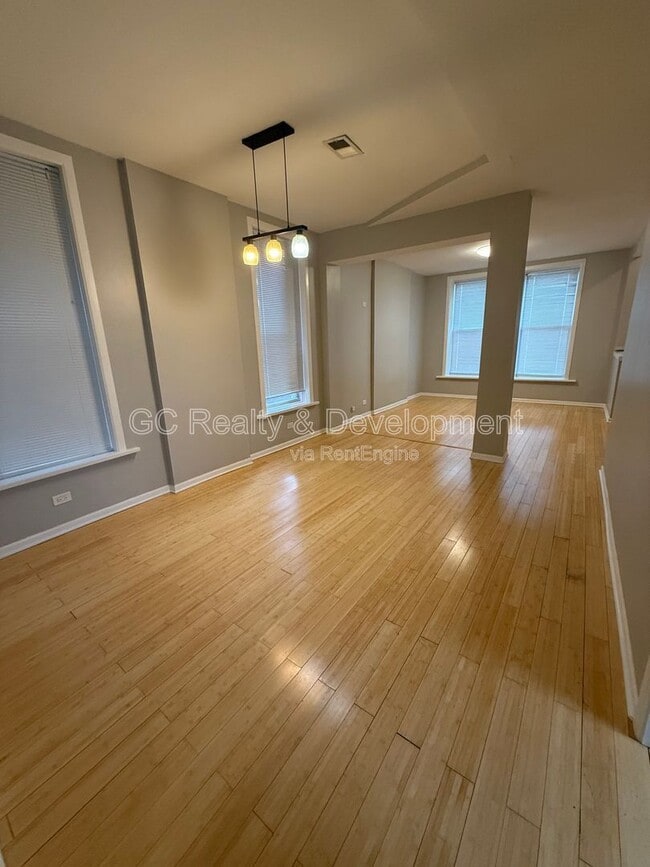 Building Photo - 3609 S Giles Ave