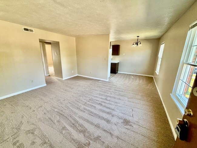Building Photo - Two bedroom with new carpet! DECEMBER FREE!!