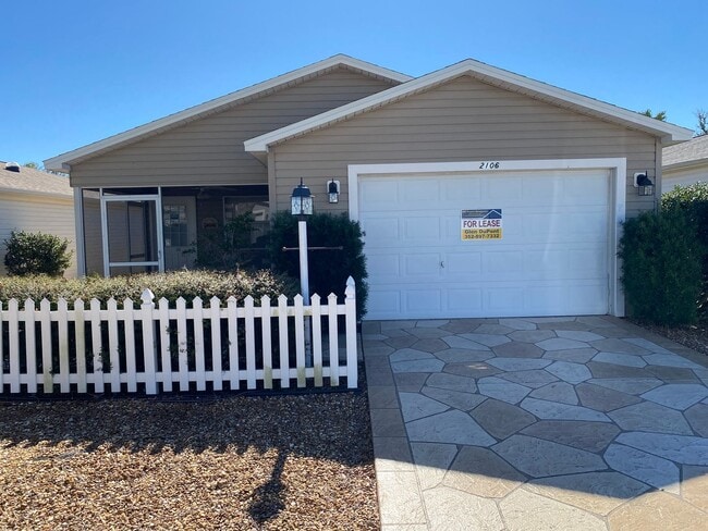 Building Photo - ANNUAL Lease – Turnkey 2+2 Patio Villa in the Desirable Village of Bonnybrook