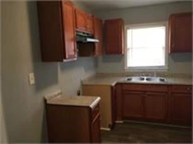 Building Photo - 805 Pamela Dr