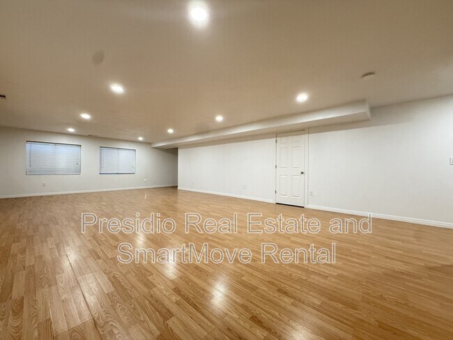 Building Photo - 6248 S High Bluff Dr