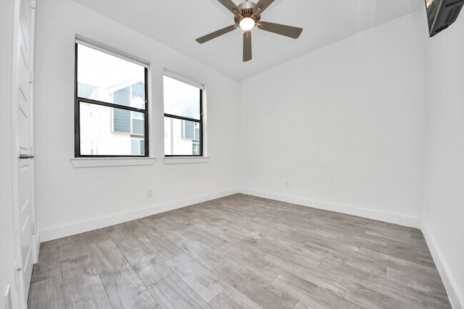 Building Photo - 1703 Cedrocanna Ln