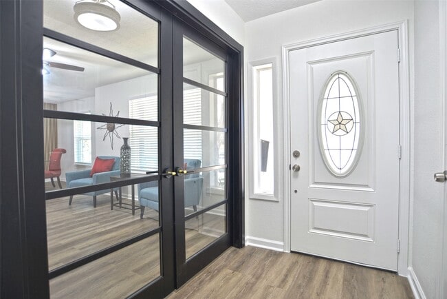 Building Photo - 15322 Torry Pines Rd