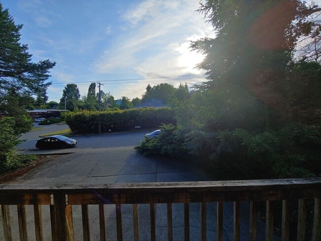 Building Photo - 2 Bedroom 1 Bathroom Unit Close to WWU and Fairhaven