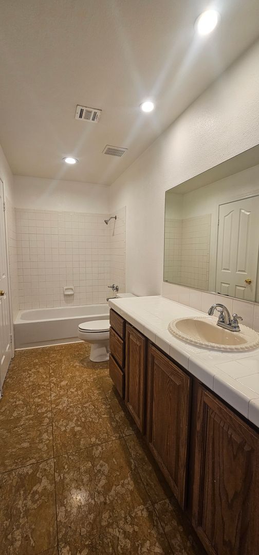 Building Photo - 7229 Ojai Dr