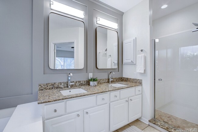 Building Photo - 10457 Trailway Oak