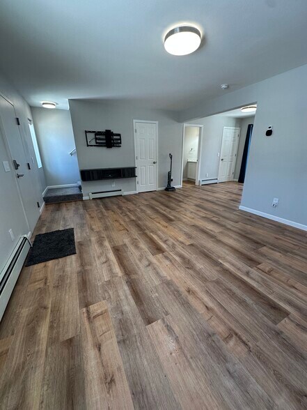 Building Photo - 1055 E Klatt Rd