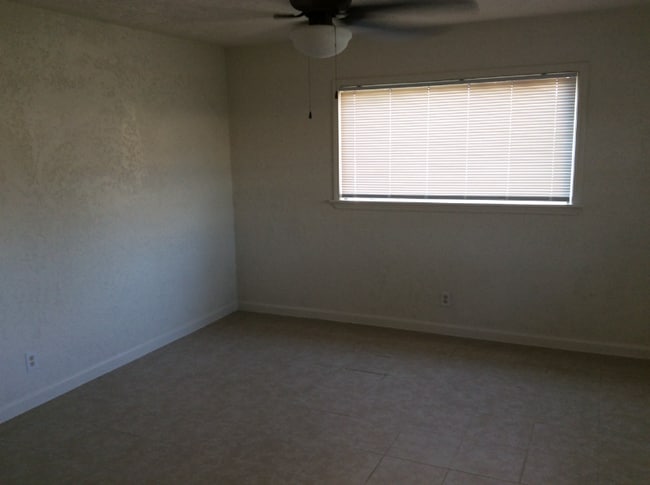 Building Photo - 1610 Mesquite St
