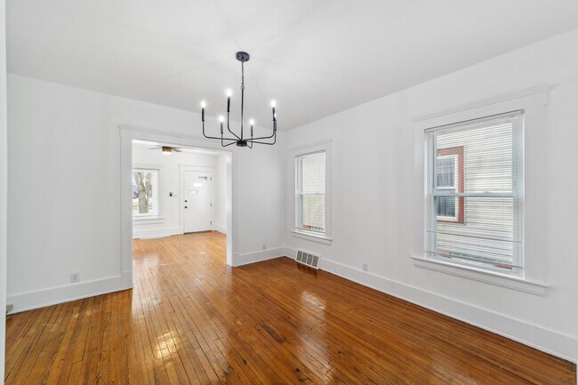 Building Photo - 1356 W 58th St