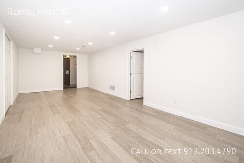 Building Photo - 940 S 57th St