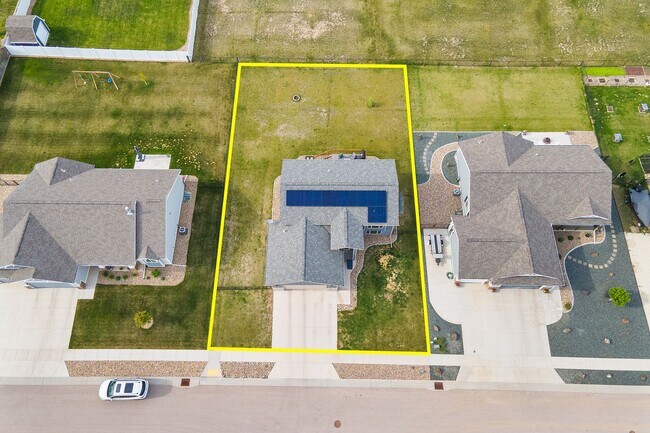 Building Photo - 4 BED | 3 BATH | DOUBLE GARAGE | RAPID VALLEY