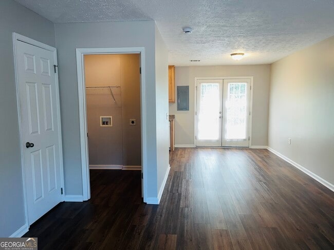 Building Photo - 605 Wilburn Ave