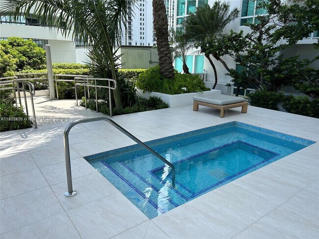 Building Photo - 951 Brickell Ave