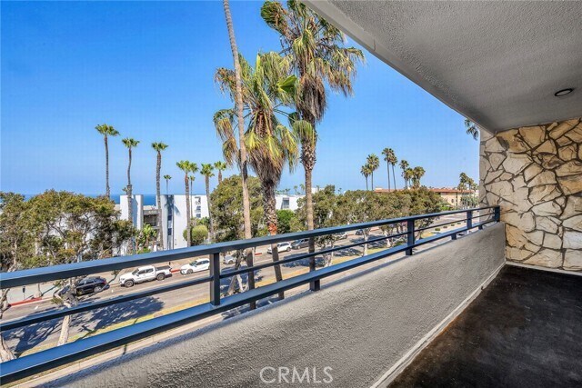 Building Photo - 230 S Catalina Ave