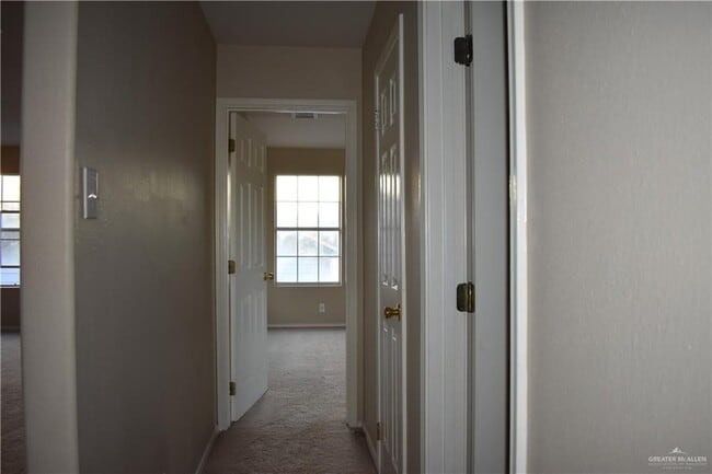 Building Photo - 12 Nightshade Ave