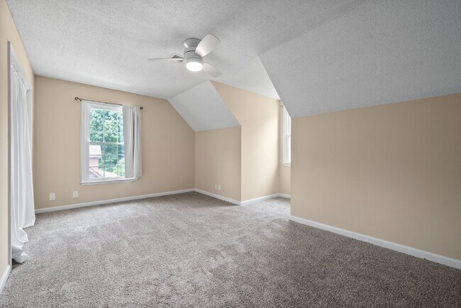 Building Photo - 1026 Foxmoor Dr