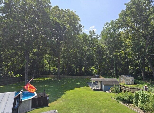 Building Photo - 2233 Paris St