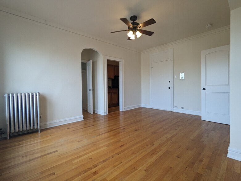 Building Photo - 4616 N Paulina St