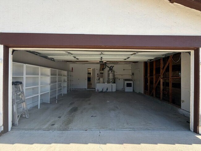 Building Photo - 720 Valley Crest Dr