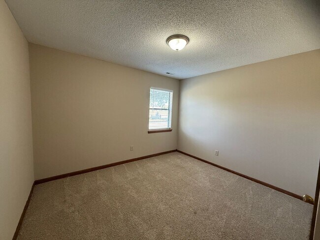 Building Photo - 102 Pete Jones Dr