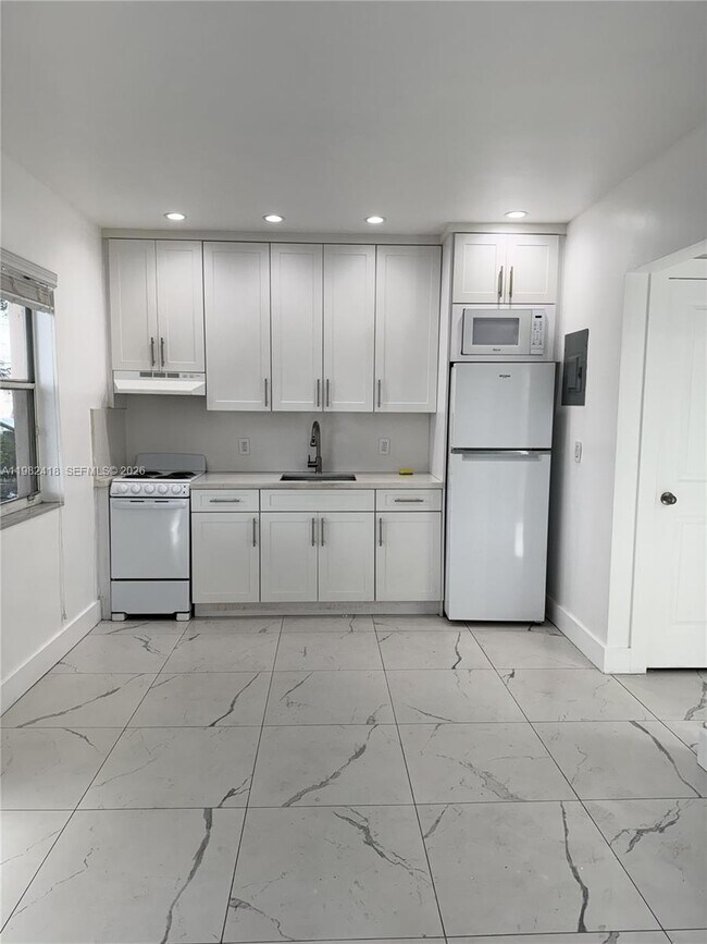 Building Photo - 2142 NW 1st St